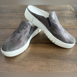 Naturalizer SOUL Womens 11M TRULY Gray Camo Slip On Flex Sneaker Shoes